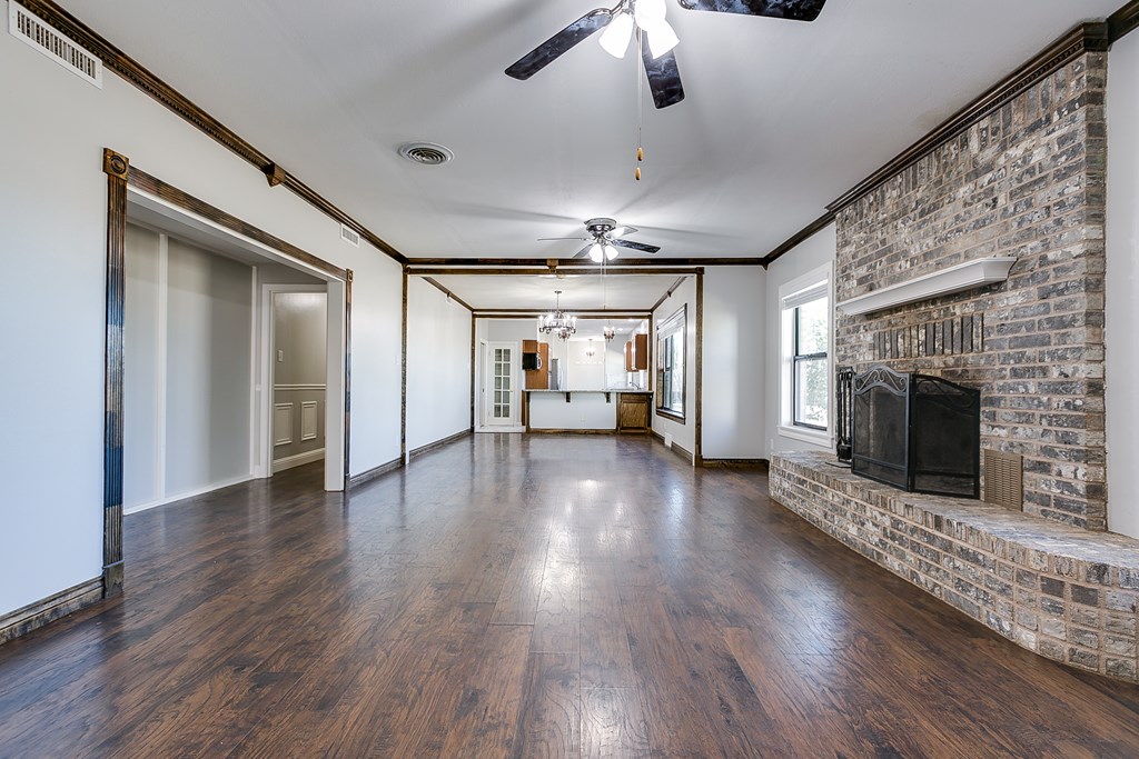 5438 S Loop 306 Property Photo 4