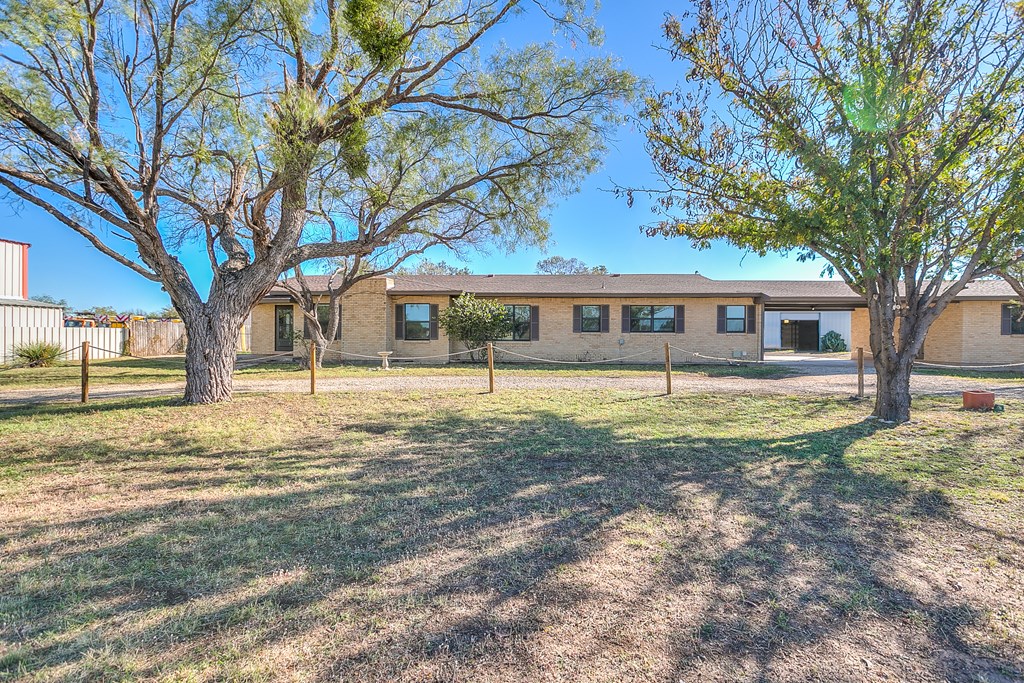 5438 S Loop 306 Property Photo 6
