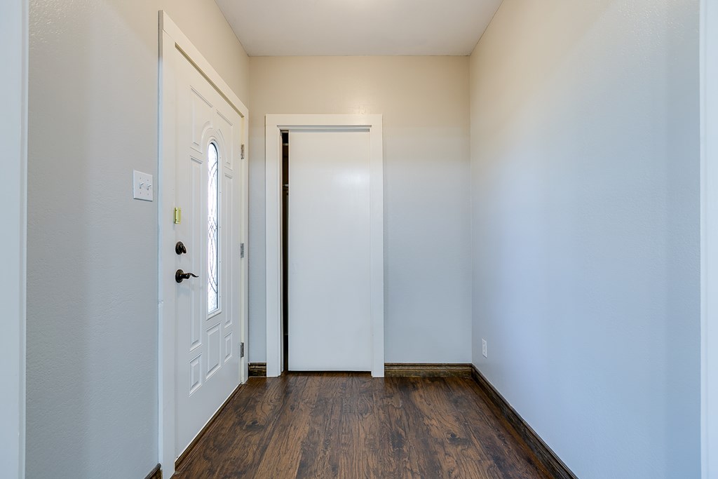 5438 S Loop 306 Property Photo 8
