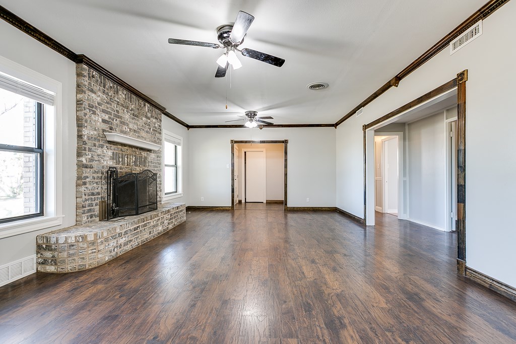 5438 S Loop 306 Property Photo 9