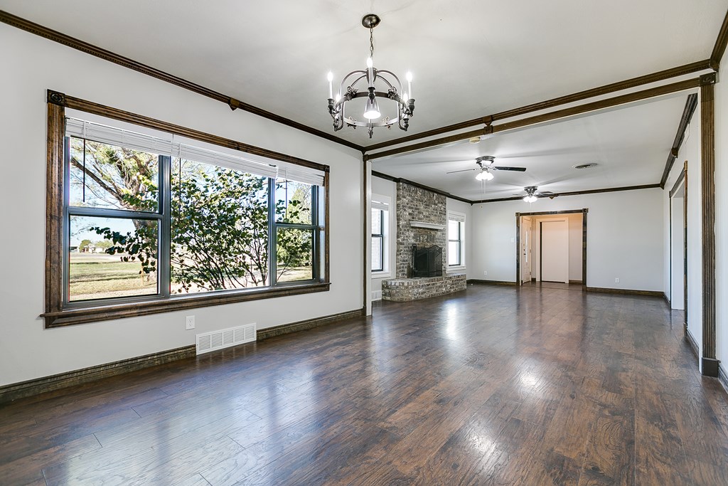 5438 S Loop 306 Property Photo 11