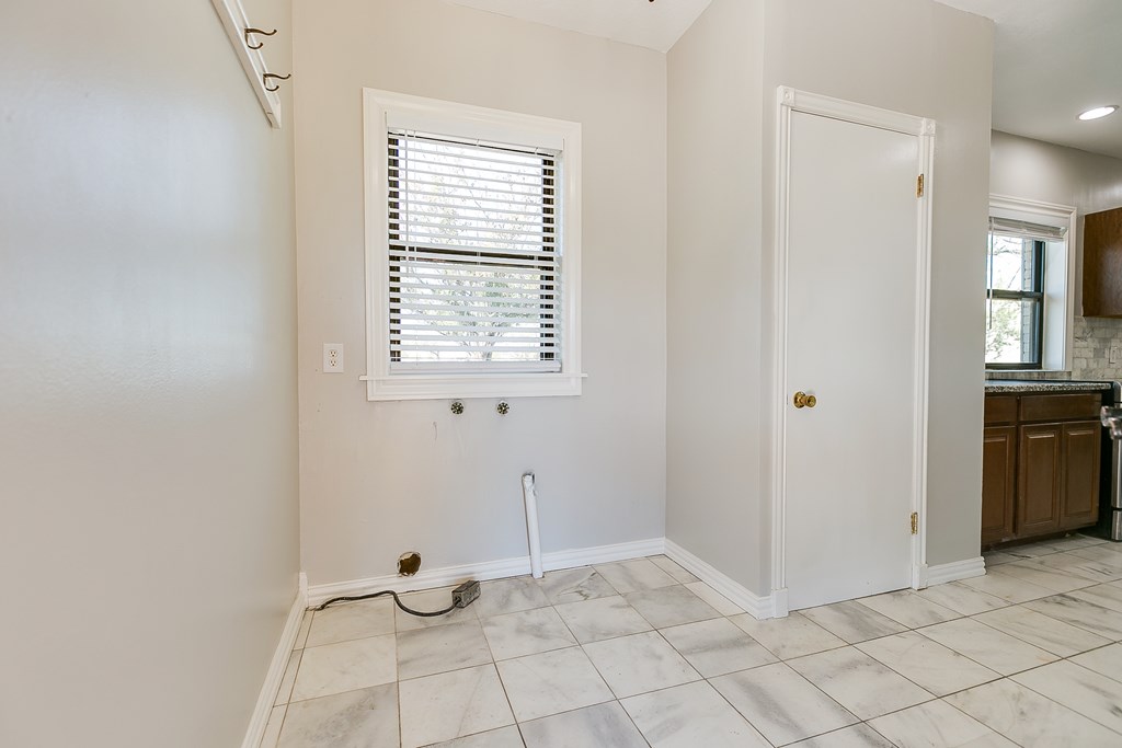 5438 S Loop 306 Property Photo 15