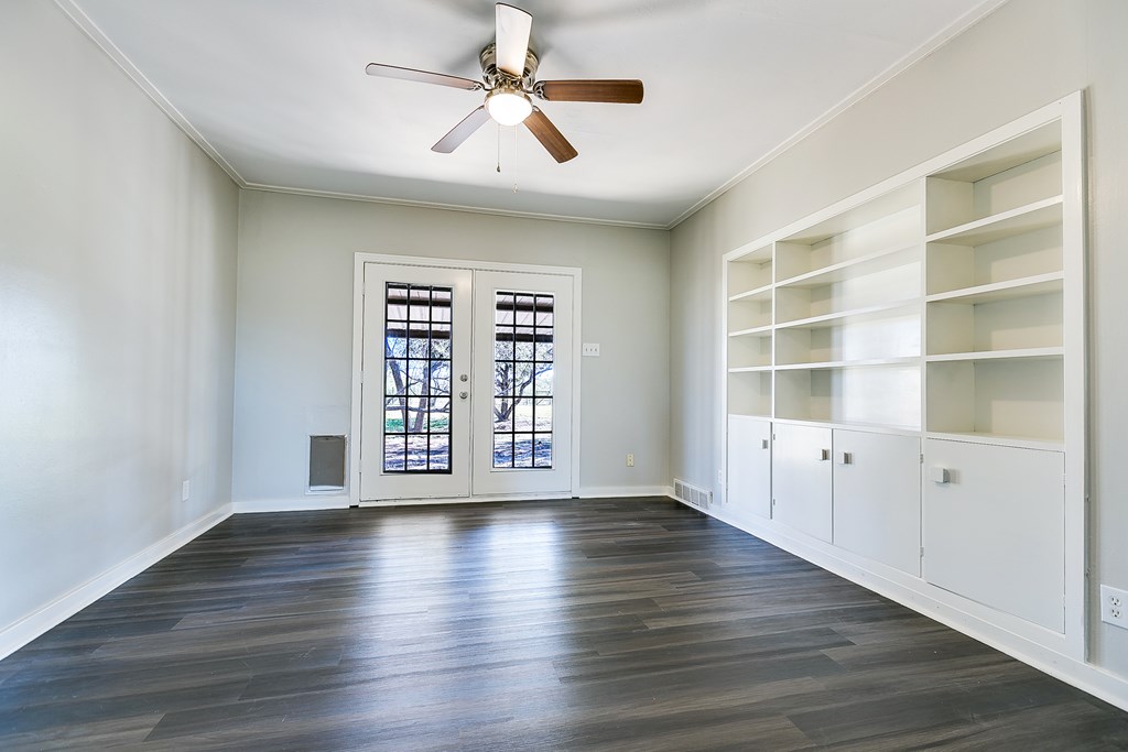 5438 S Loop 306 Property Photo 22