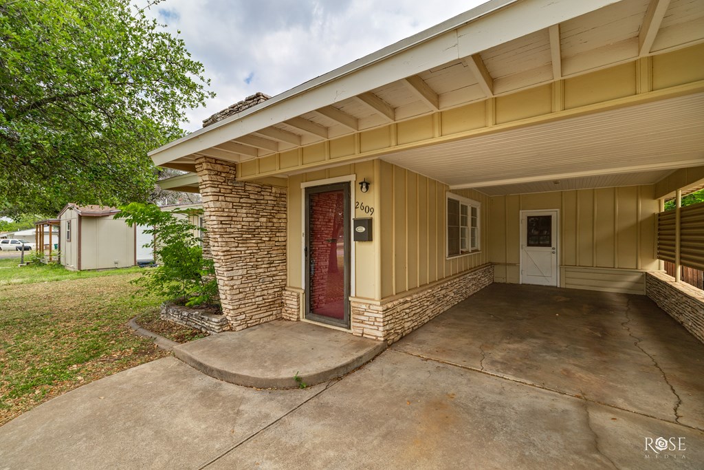 2609 W Beauregard Ave Property Photo 4
