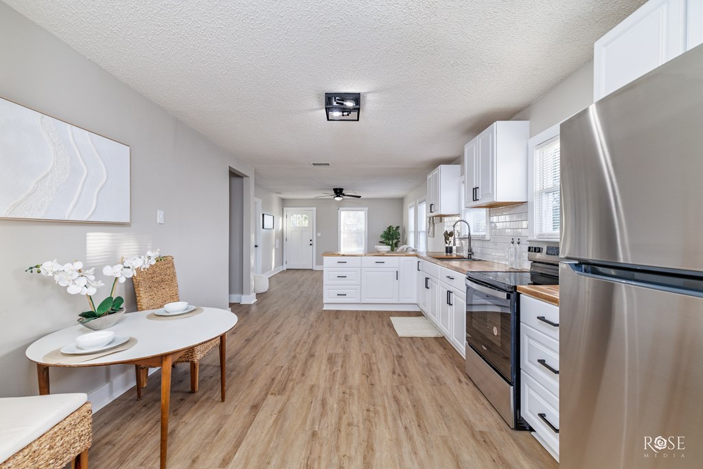 306 E 38th St Property Photo 8