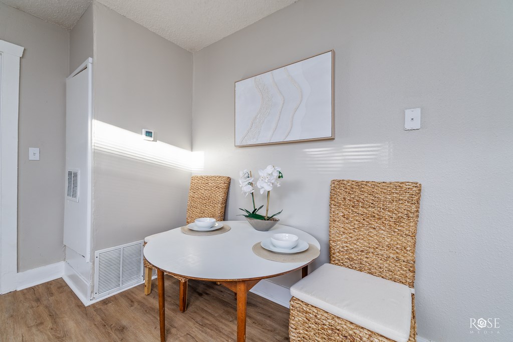 306 E 38th St Property Photo 10