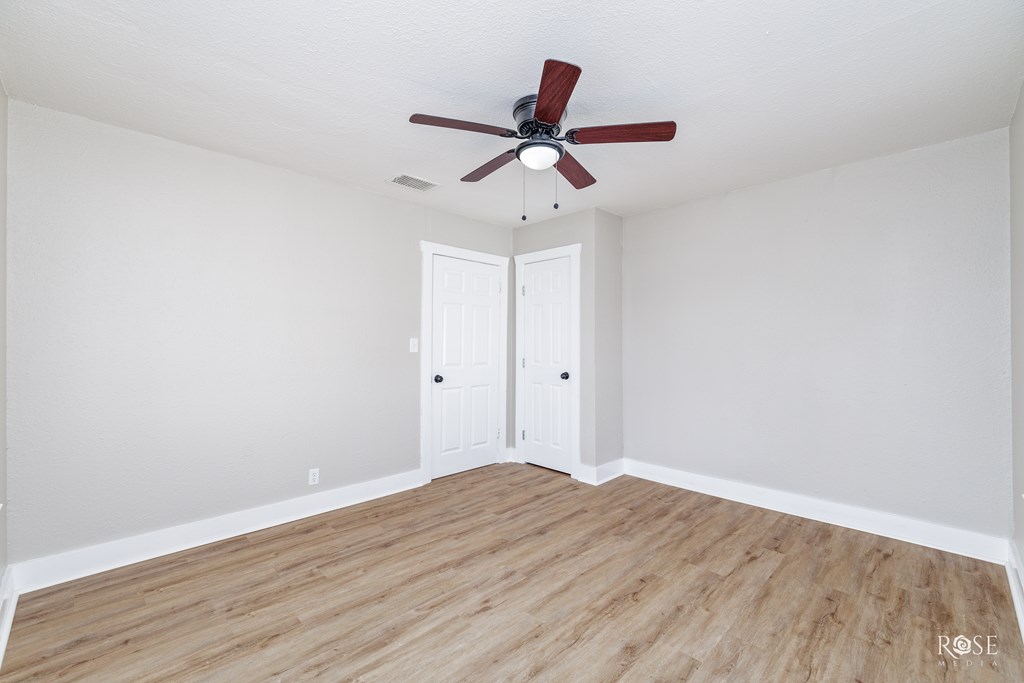 306 E 38th St Property Photo 16