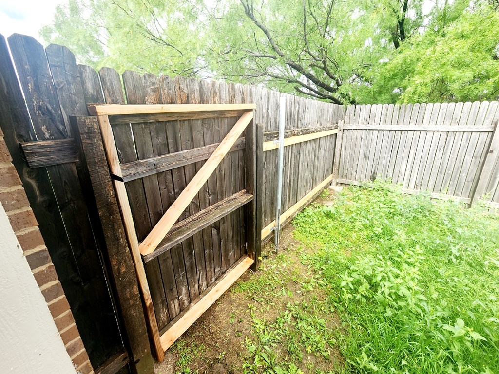 2302 1st Atlas St Property Photo 15