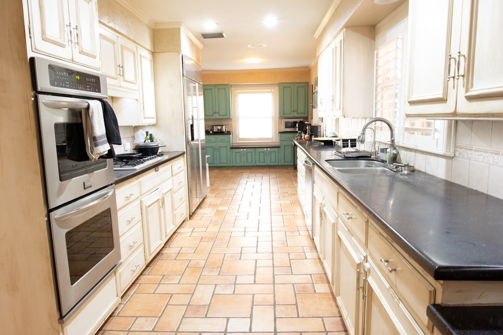 1510 Shafter St Property Photo 11