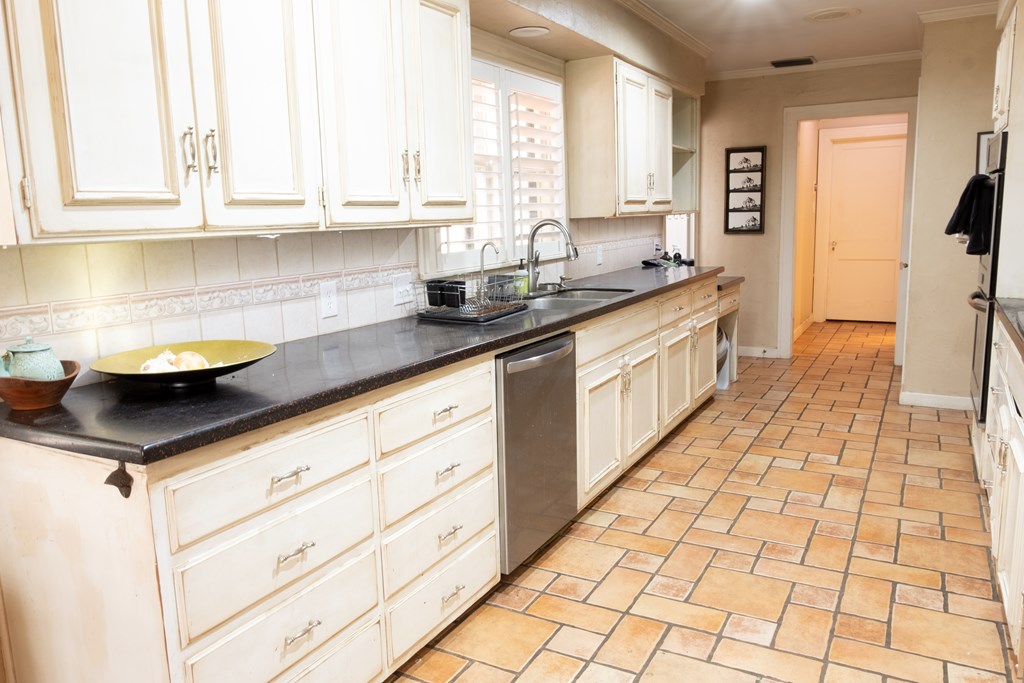 1510 Shafter St Property Photo 12