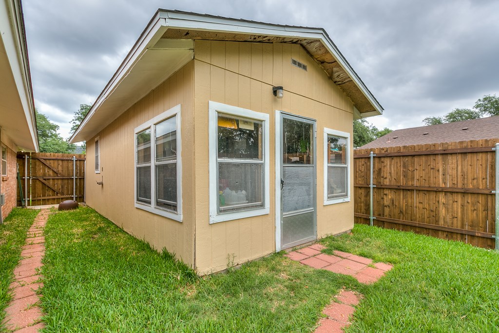 3305 Sierra Court Property Photo 6