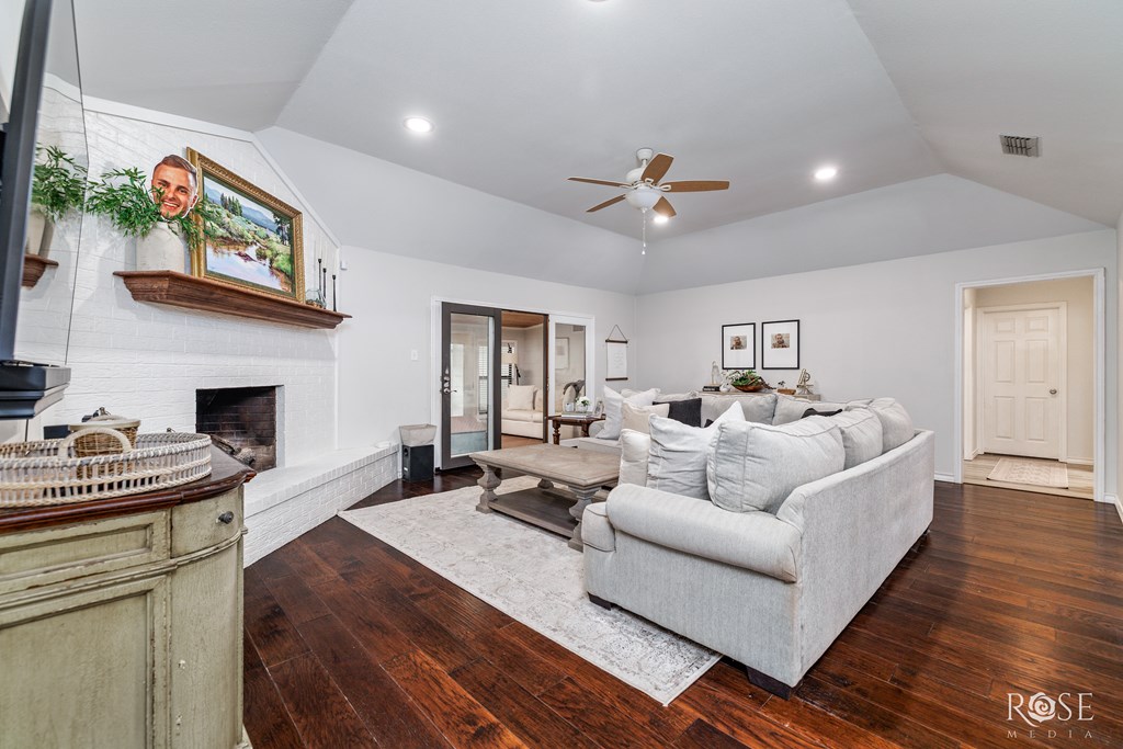 4102 Southland Blvd Property Photo 5