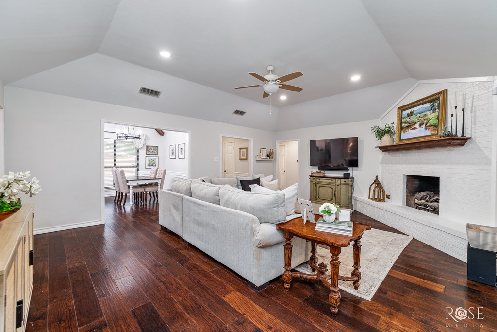 4102 Southland Blvd Property Photo 8