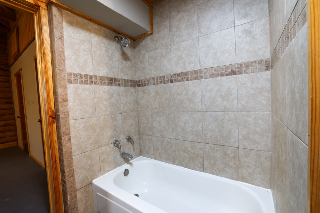 102 Live Oak Dr Property Photo 8