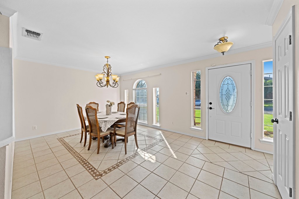 5818 Lyndhurst Dr Property Photo 6