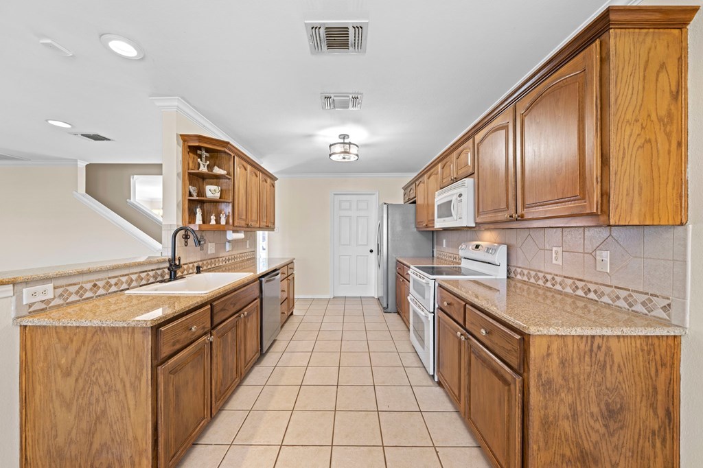 5818 Lyndhurst Dr Property Photo 11