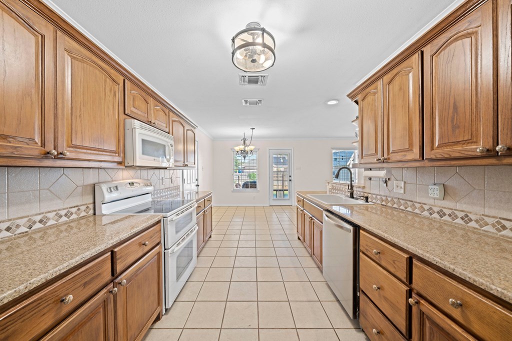 5818 Lyndhurst Dr Property Photo 13