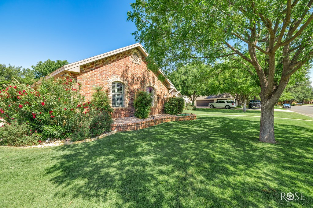 5531 Woodbine Lane Property Photo 7