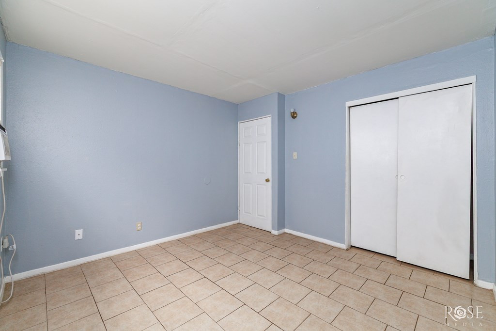 323 E 6th Street Property Photo 12