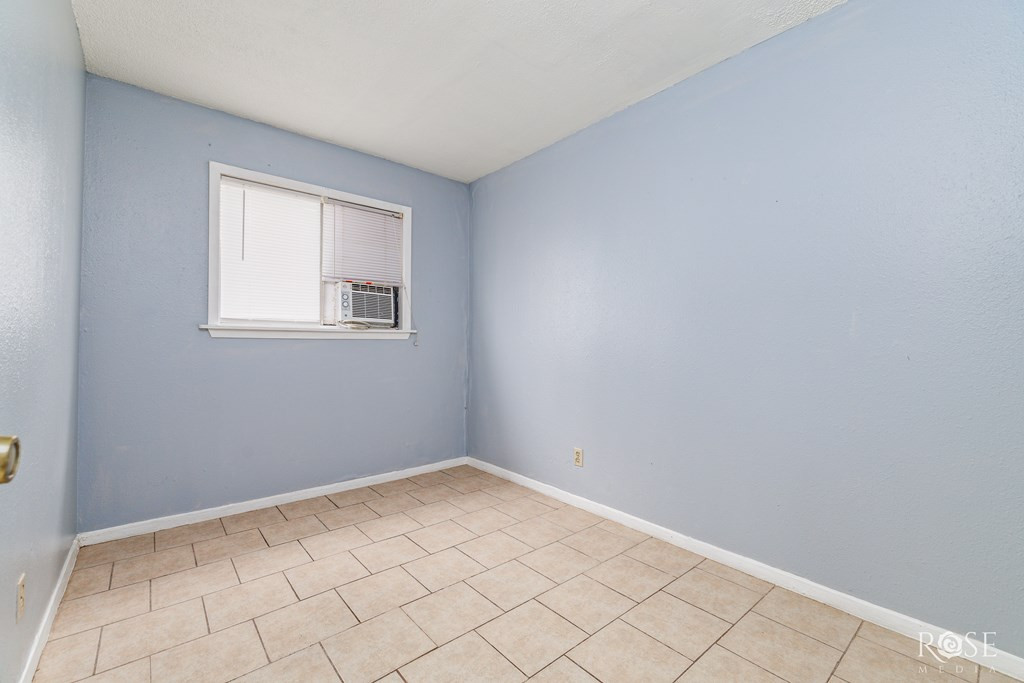 323 E 6th Street Property Photo 14