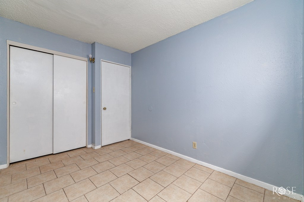 323 E 6th Street Property Photo 15