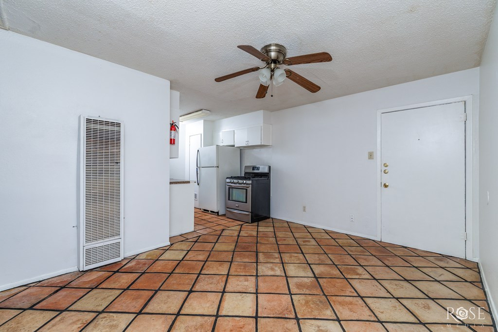 323 E 6th Street Property Photo 17