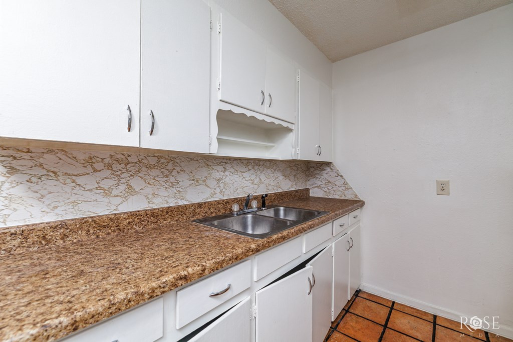 323 E 6th Street Property Photo 19
