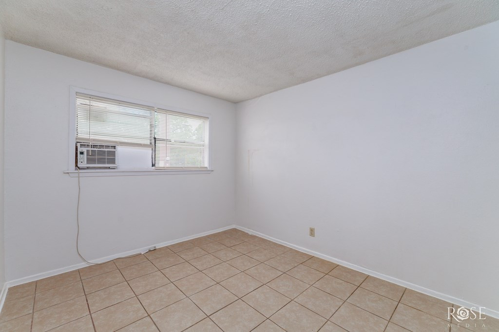 323 E 6th Street Property Photo 24