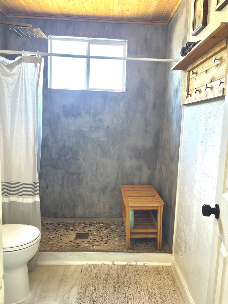 1702 Ellis St Property Photo 7