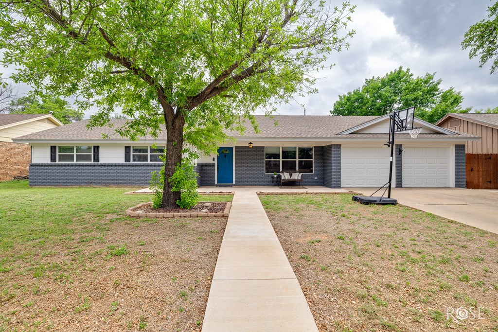 2917 Oak Forest Dr Property Photo 2