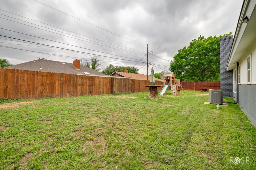 2917 Oak Forest Dr Property Photo 26