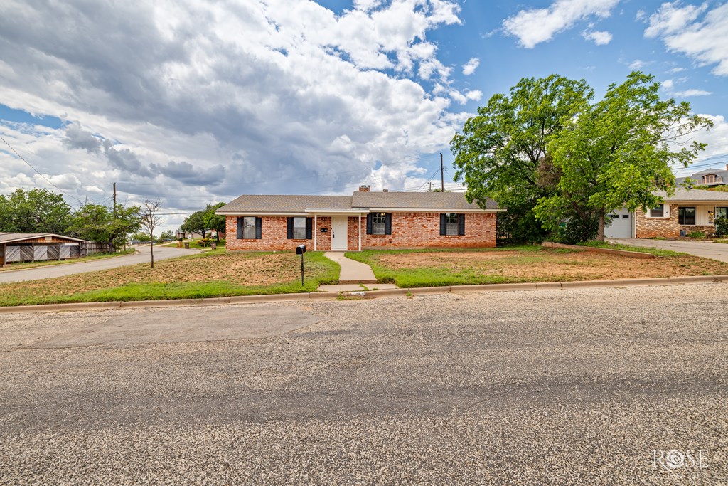 2109 Dartmouth Dr Property Photo 2