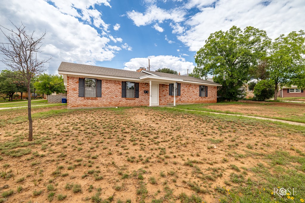 2109 Dartmouth Dr Property Photo 3