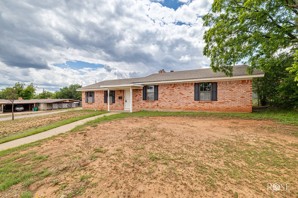 2109 Dartmouth Dr Property Photo 5
