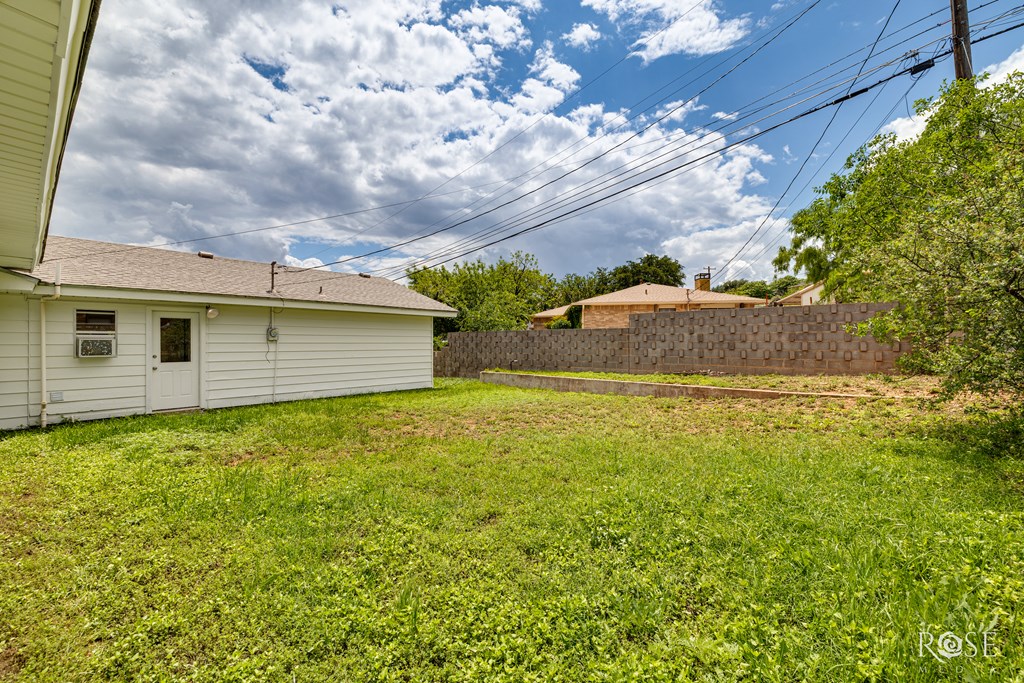 2109 Dartmouth Dr Property Photo 25