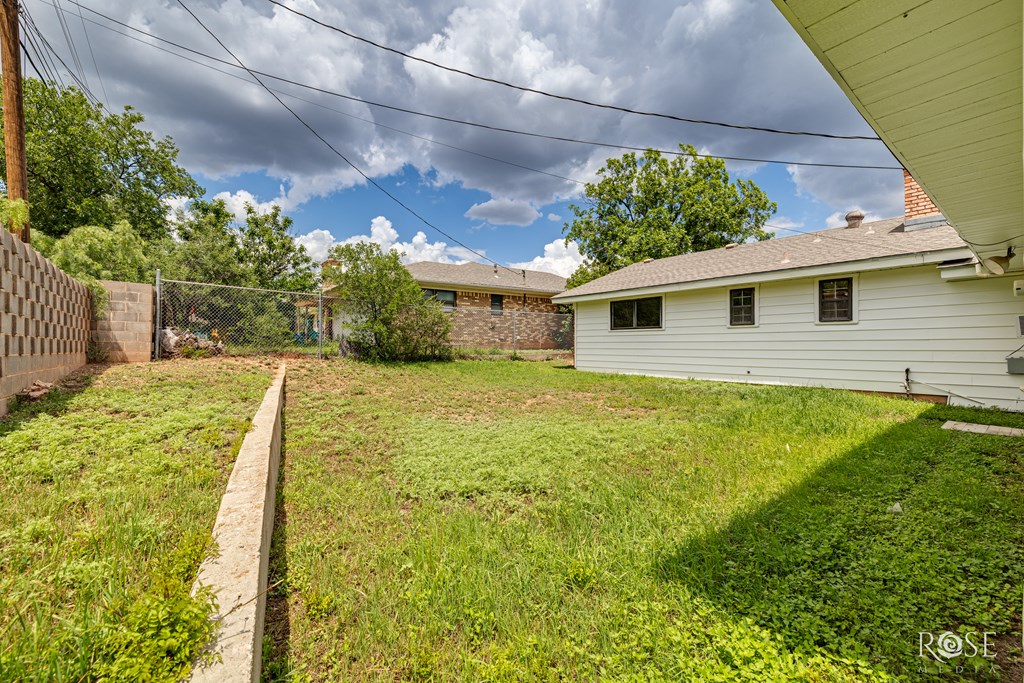 2109 Dartmouth Dr Property Photo 27