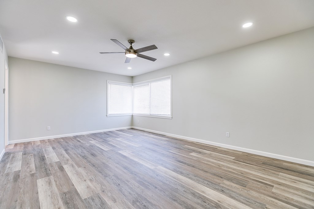 2729 Rio Grande St Property Photo 5