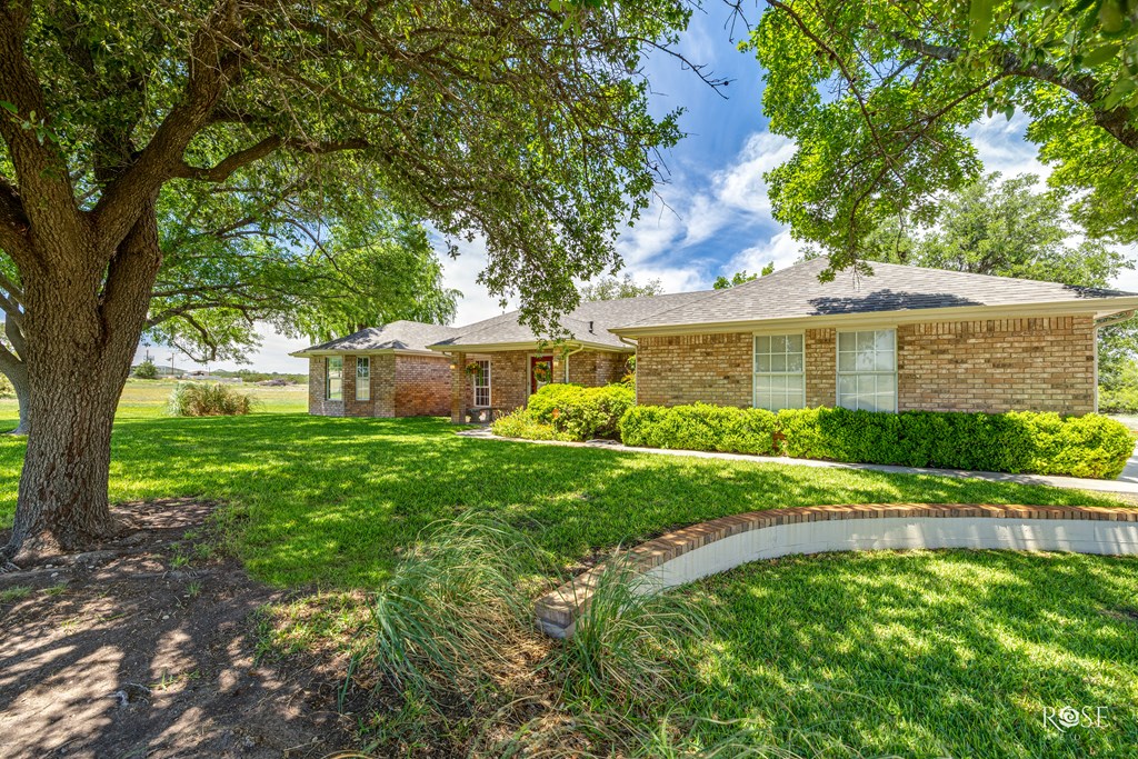 312 Valleyview Dr Property Photo 4