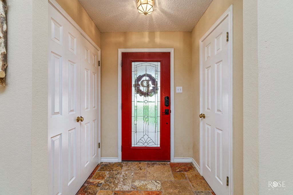 312 Valleyview Dr Property Photo 7