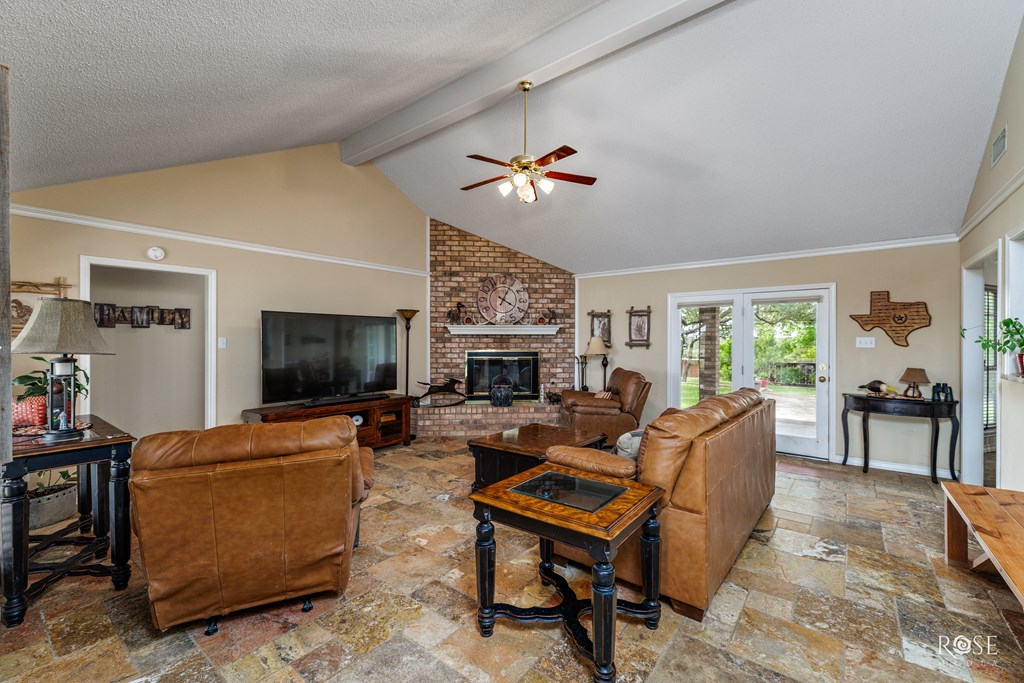 312 Valleyview Dr Property Photo 8