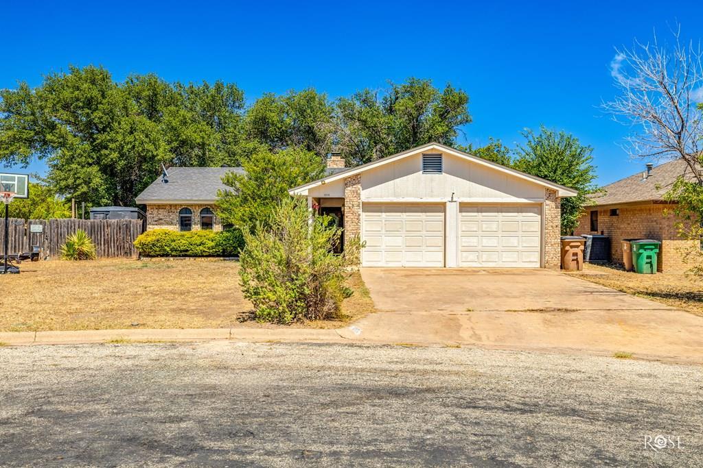 1216 Ricks Court Property Photo 2
