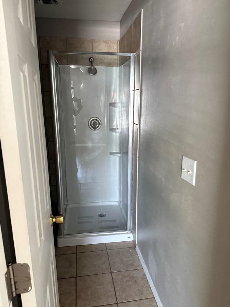 909 Howard Ave Property Photo 5
