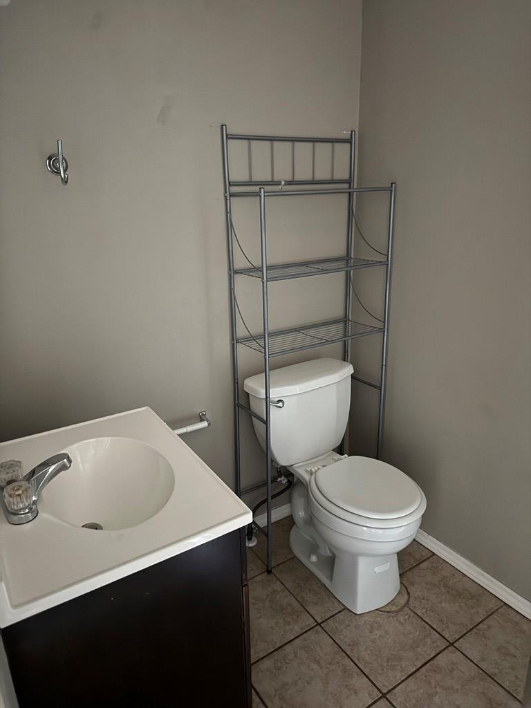 909 Howard Ave Property Photo 6