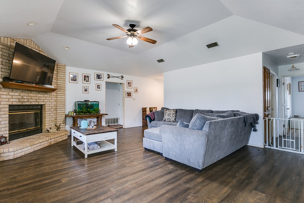 3634 Oak Creek Dr Property Photo 4
