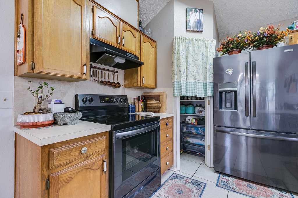 3634 Oak Creek Dr Property Photo 6