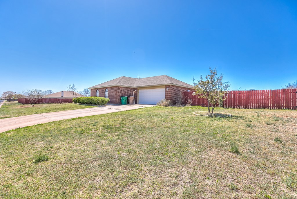 1605 Amberton Pkwy Property Photo 3