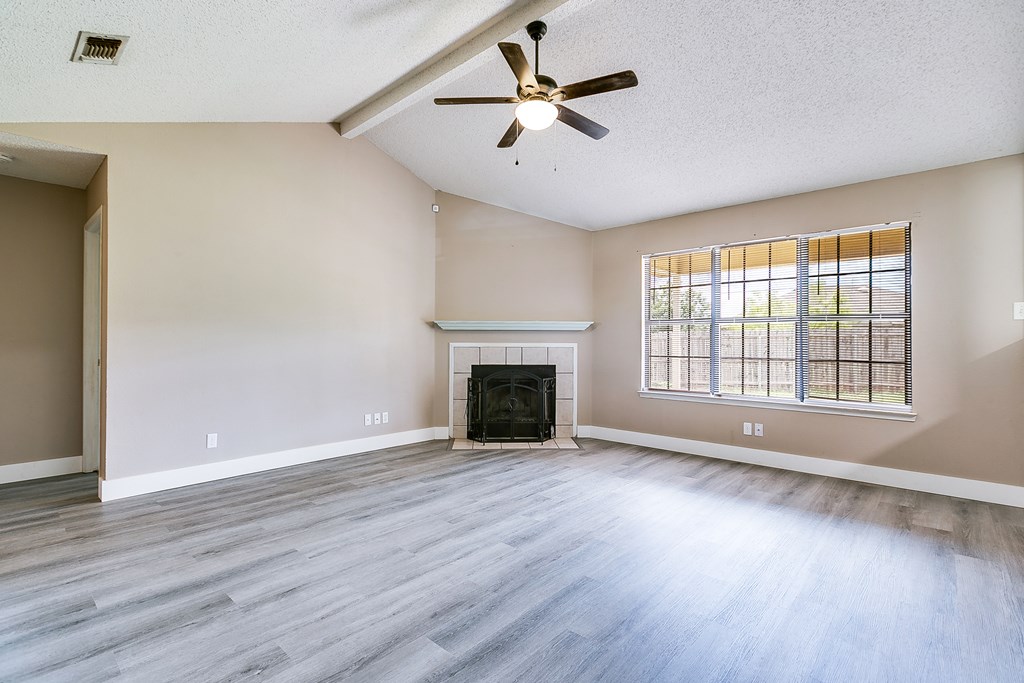 1605 Amberton Pkwy Property Photo 8