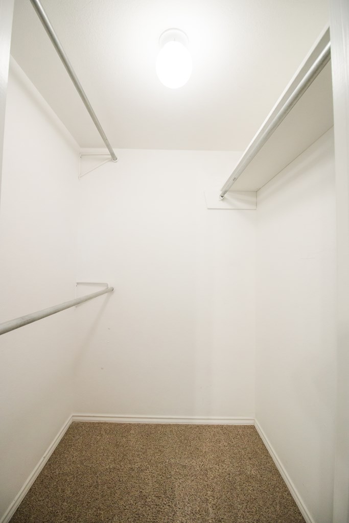 3147 S Oxford Ave Property Photo 12