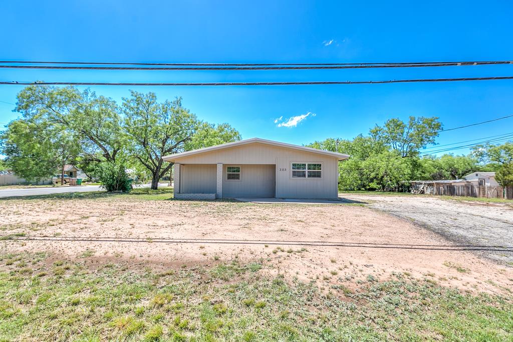 2113 S Hill St Property Photo