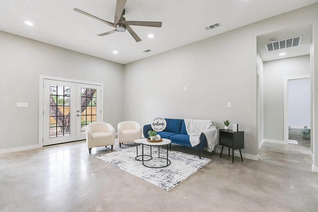 2118 Deaton St Property Photo 8